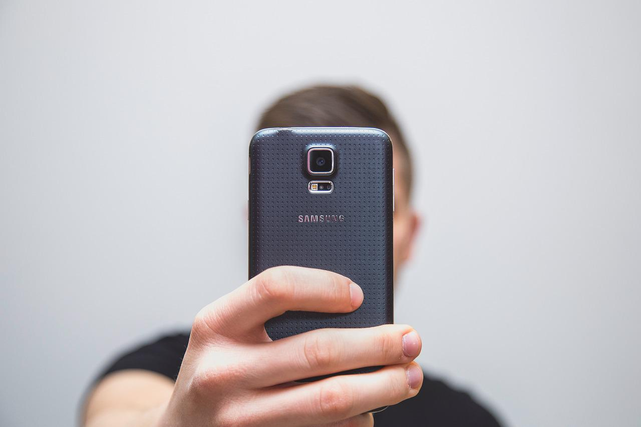 Contas digitais que não pedem selfie nem para tirar foto