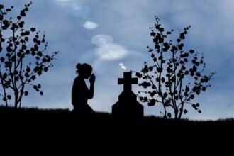 Sonhar com cemitério e túmulos