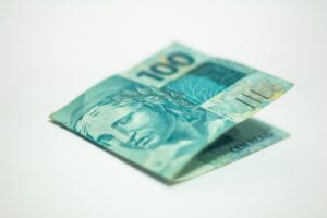 Fotografia editorial sobre Preciso de 100 Reais Urgente: Como Conseguir Empréstimo Rápido via PIX no portal Credited