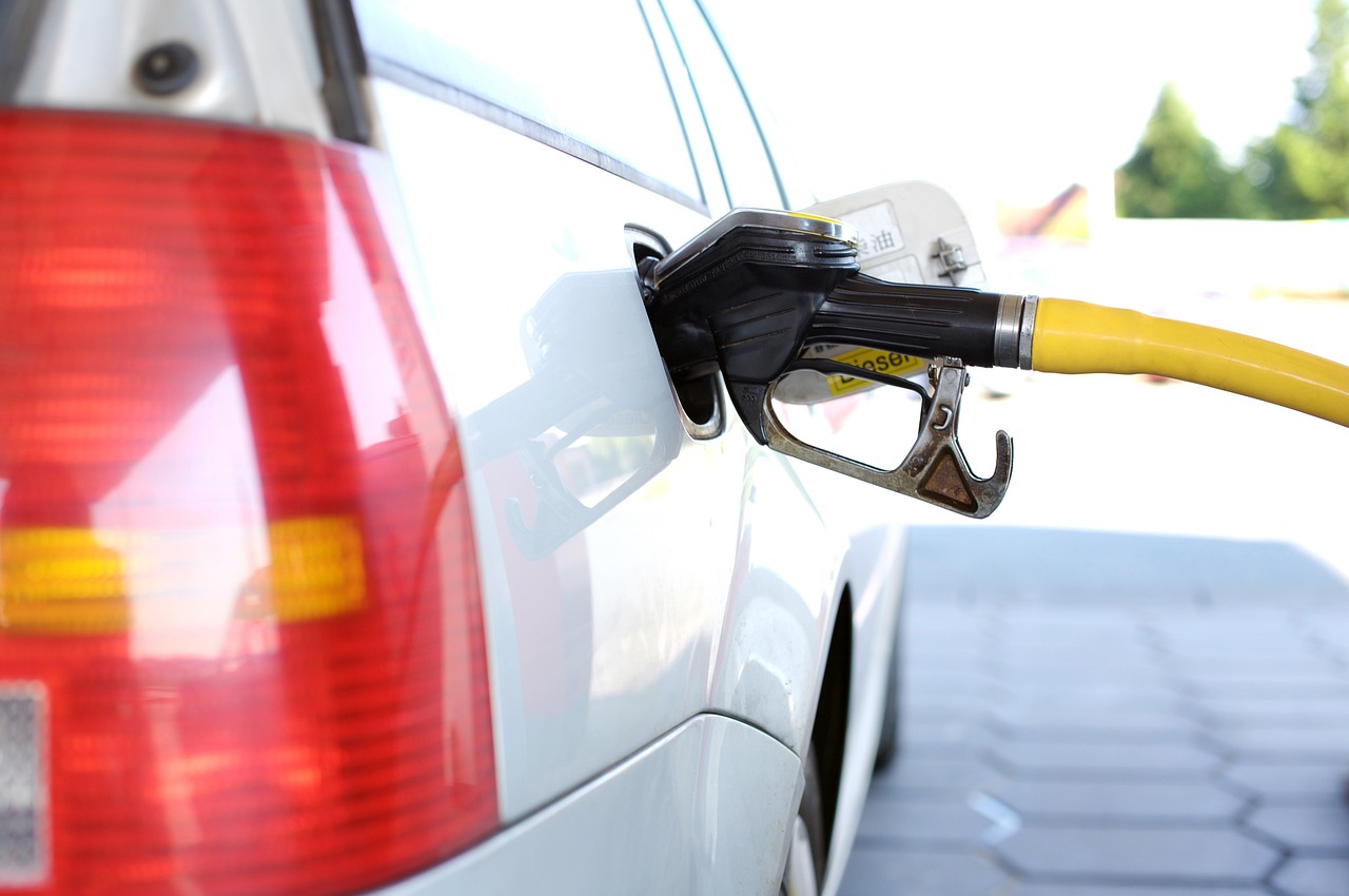 Quantos km faz 1 litro de gasolina? Entenda de uma vez!