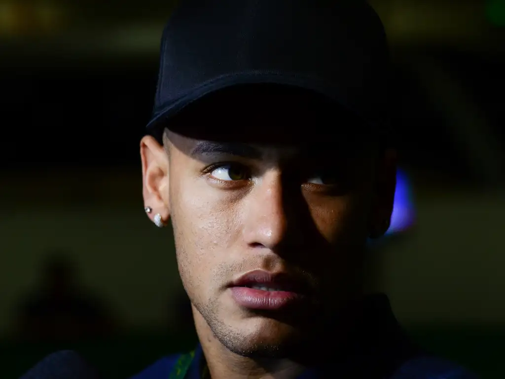 Neymar é processado por ex-empregada doméstica por trabalho oculto