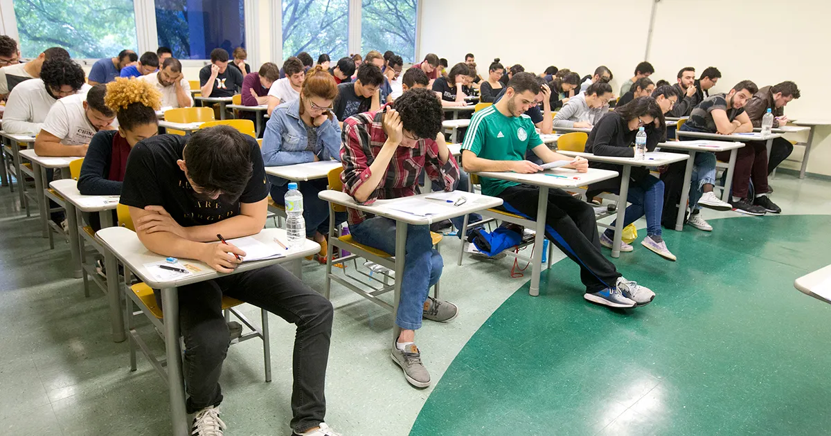 Vestibular Fuvest 2024 inicia neste domingo: são 8 mil vagas