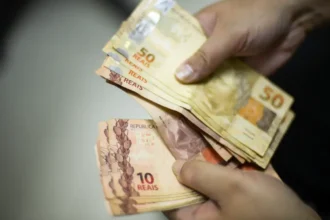 Salário mínimo deve subir para R$ 1.412 em 2024, segundo nova política de valorização