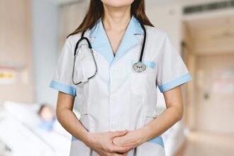 Enfermagem: o que faz, formação e salários