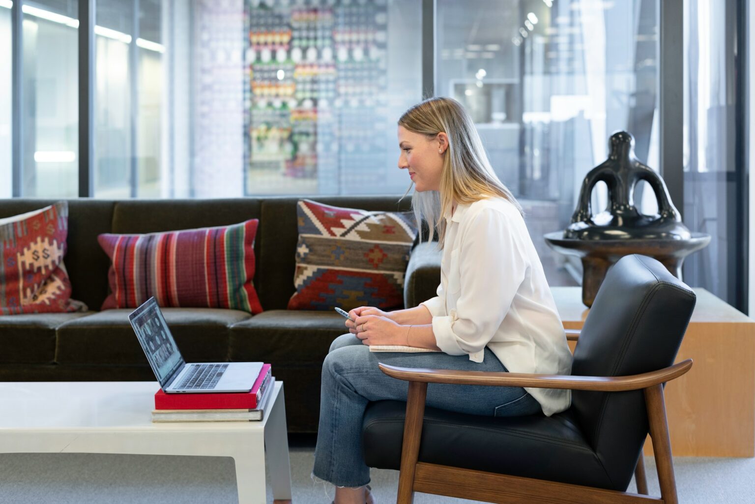 Quer brilhar na entrevista de emprego virtual? Veja 9 dicas