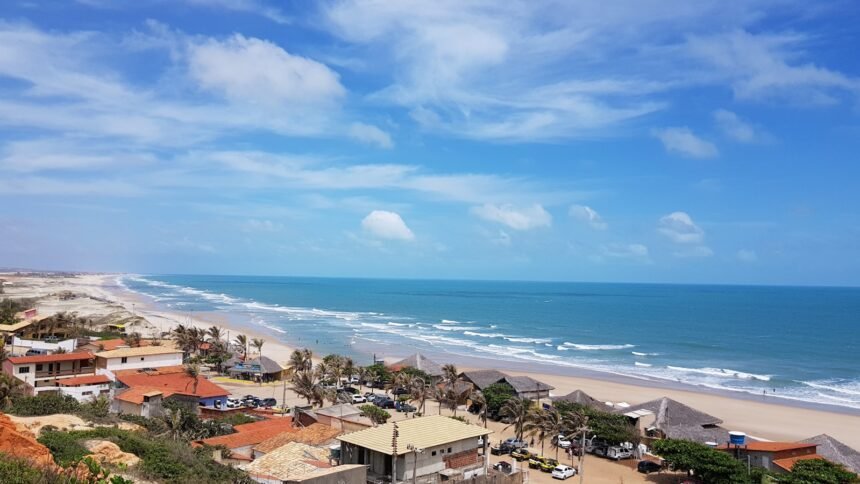 Casal de policiais é detido por atos obscenos em praia de Fortaleza - CE