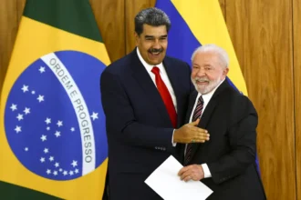 Lula se afasta de Maduro e envia representante para posse na Venezuela