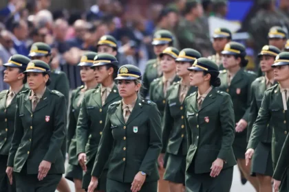 Sete mil mulheres se alistam no serviço militar em apenas dois dias