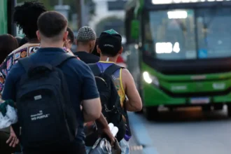 Passagem de ônibus mais cara? Veja como pagar metade ou ter isenção