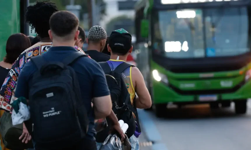 Passagem de ônibus mais cara? Veja como pagar metade ou ter isenção