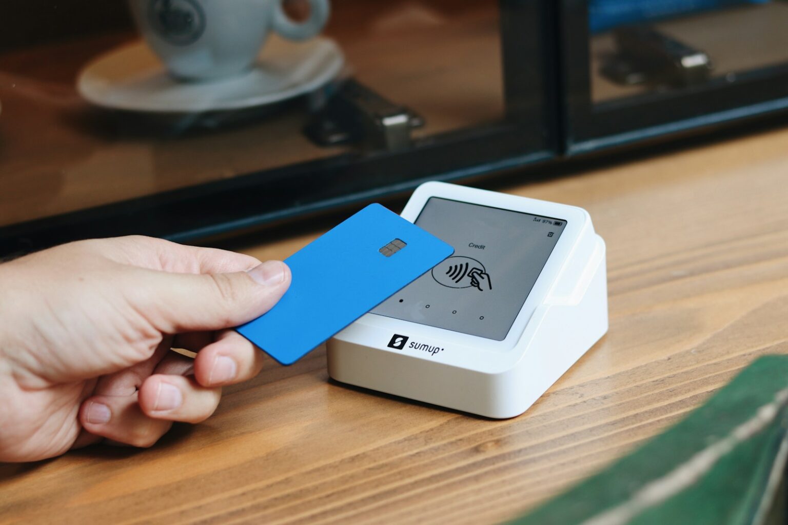 Compare ofertas de anuidade no mercado de cartões