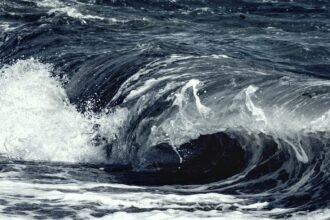 Tsunami Catastrófico Devasta Japão e Rússia: A Terra Tremendo em Alerta Máximo!