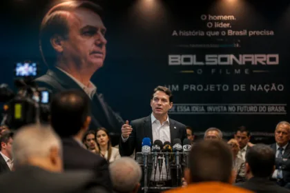 Flávio Bolsonaro busca investimento para filme sobre Jair Bolsonaro