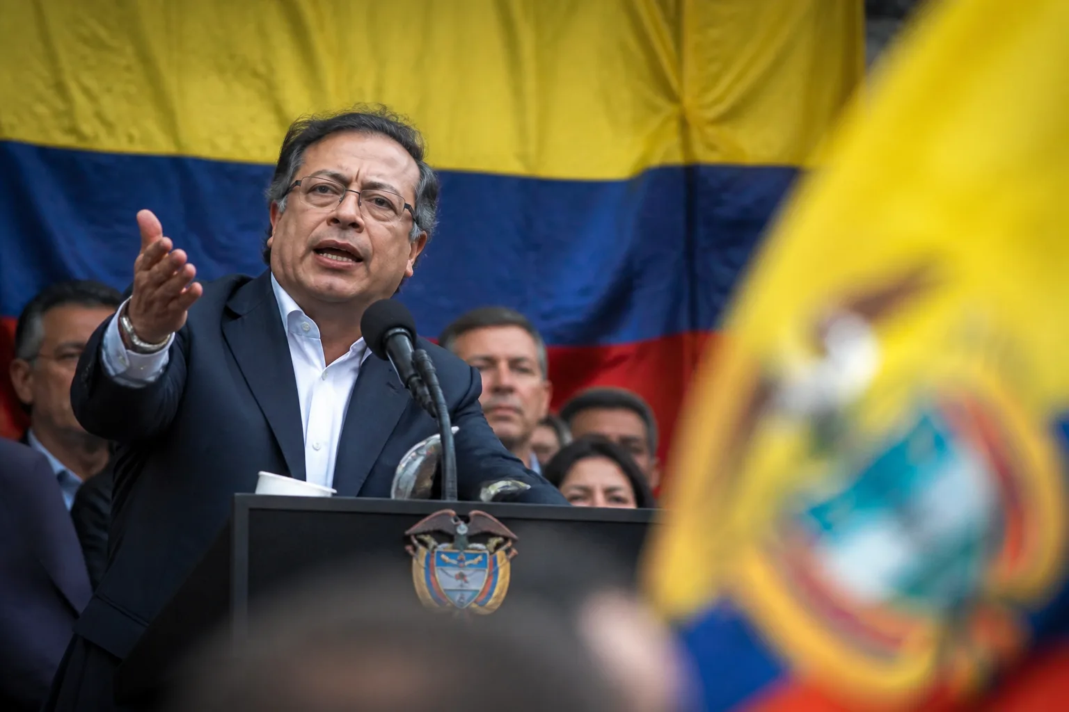 Colômbia acusa Equador de interferência nas eleições ao revogar tarifas