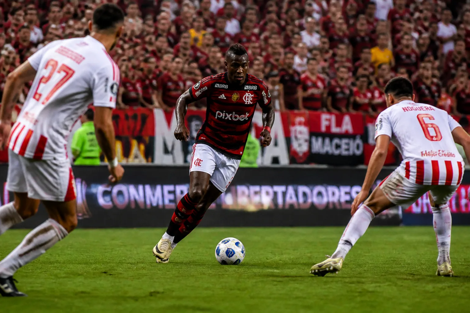 Flamengo busca assegurar classificação contra o Estudiantes