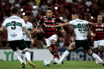 Flamengo enfrenta Coritiba em busca de recuperação no Brasileirão