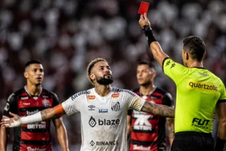 Gabigol é expulso após gesto obsceno em vitória do Santos sobre o Vitória