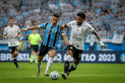 Grêmio e Corinthians se enfrentam em duelo decisivo no Brasileirão