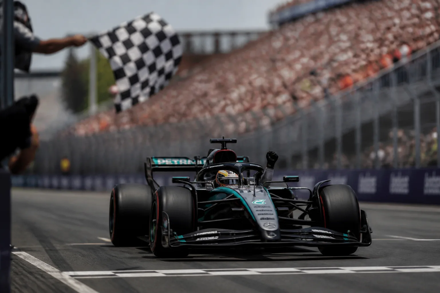 Kimi Antonelli vence GP do Canadá e marca quarto triunfo consecutivo