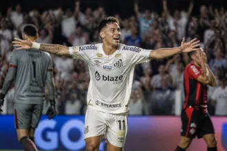 Santos vence Vitória por 3 a 1 e se afasta da zona de rebaixamento
