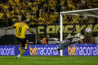 São Bernardo vence Atlético-GO e reassume a liderança da Série B