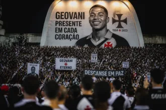 Vasco homenageia Geovani em jogo contra o Bragantino