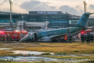 Avião da FAB sai da pista em Porto Seguro e provoca cancelamentos