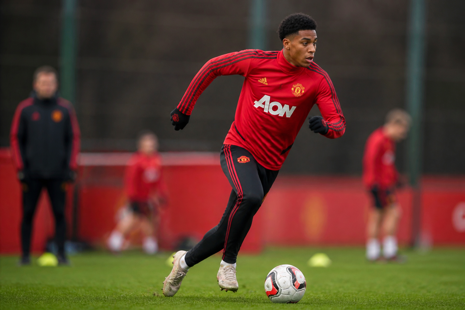 Andrey Santos se transfere para o Manchester United por R$ 329 milhões
