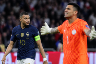 Mbappé ignora goleiro paraguaio após vitória da França