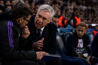 Neymar no banco: Ancelotti elogia postura e planeja o uso do craque