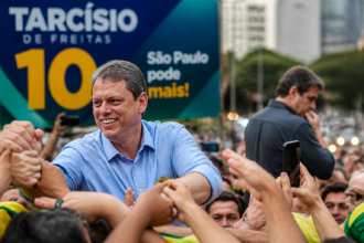 Tarcísio lidera corrida eleitoral em SP com 46%, Haddad tem 30%